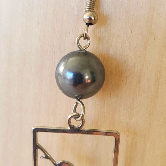 EARRING - Picture 4 of 4